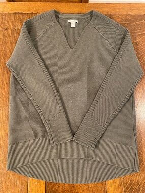 Athleta Women’s Hanover V-neck sweater. XS